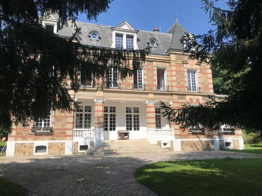 Appartement De 100M2 Dans Un Parc A 20 Mn Du Centre De Paris Garches 外观 照片