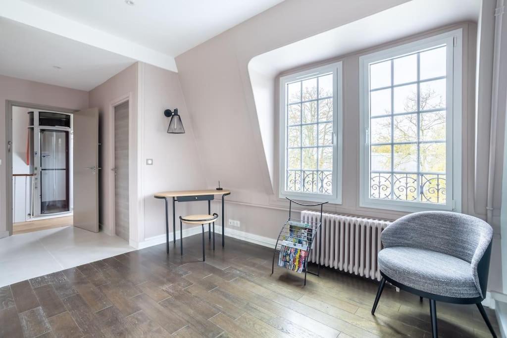 Appartement De 100M2 Dans Un Parc A 20 Mn Du Centre De Paris Garches 外观 照片