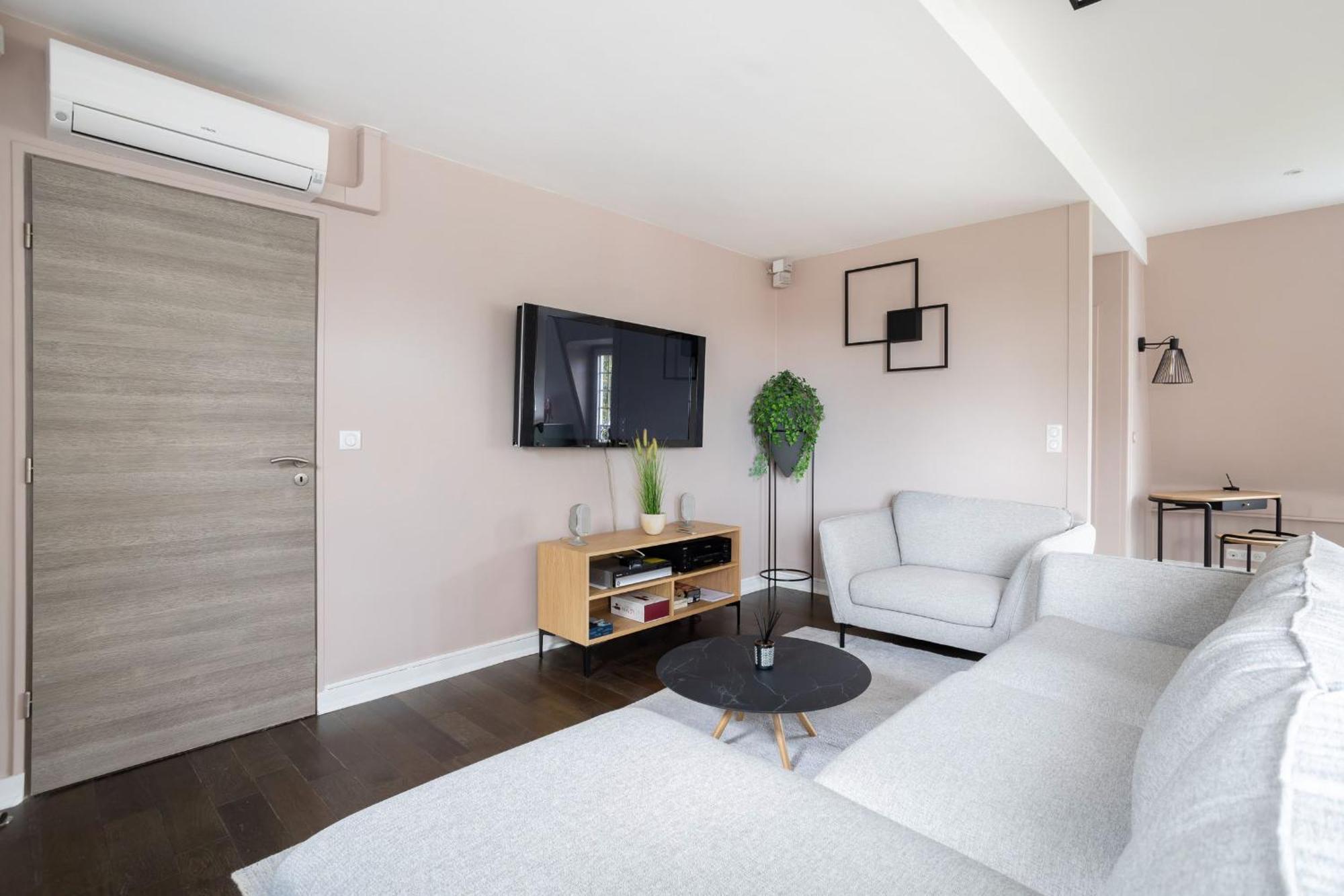 Appartement De 100M2 Dans Un Parc A 20 Mn Du Centre De Paris Garches 外观 照片